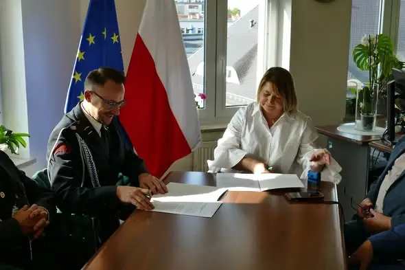 KRUS Opole wspiera OSP Leśna – przekazano sprzęt ratowniczy