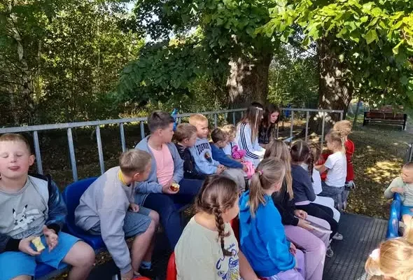 Ogólnopolski Dzień Głośnego Czytania w szkole – starsi uczniowie czytali młodszym