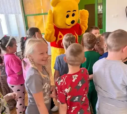 Dzień Głośnego Czytania w Pisarzowicach – świetlica zamieniła się w Stumilowy Las