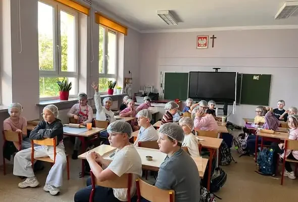 Dzień Chłopaka w klasie 3: warsztaty lepienia pierogów