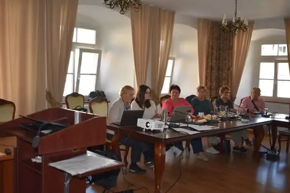 Miejska Rada Seniorów w Gminie Leśna analizuje potrzeby mieszkańców 60+