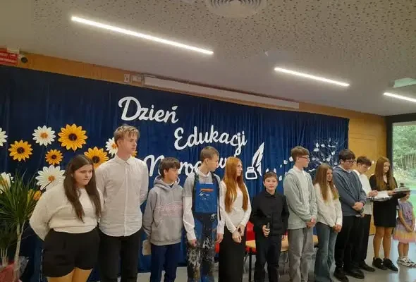 Świeradów-Zdrój: Dzień Edukacji Narodowej w szkole z udziałem przedstawicielek Urzędu Miasta