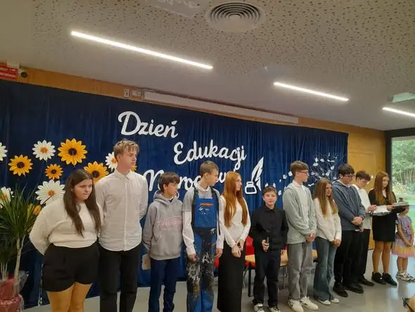 Świeradów-Zdrój: Dzień Edukacji Narodowej w szkole z udziałem przedstawicielek Urzędu Miasta