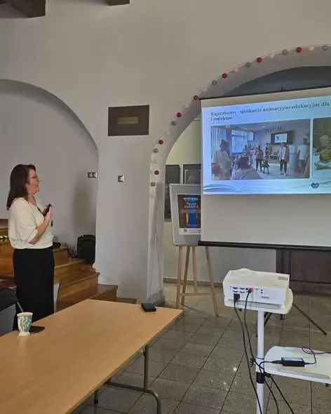 Mężczyźni w bibliotece – konferencja w Lubaniu łączy bibliotekarzy z regionu