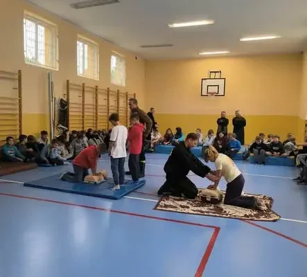 Druhowie z OSP uczyli pierwszą pomoc w Siekierczynie