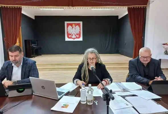Olszyna: XXXIII sesja Rady Miejskiej – kluczowe uchwały i zmiana na stanowisku radnej