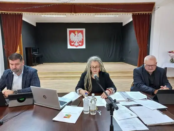 Olszyna: XXXIII sesja Rady Miejskiej – kluczowe uchwały i zmiana na stanowisku radnej