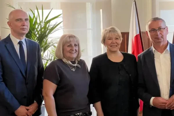 Dyrektor SP nr 3 w Olszynie Alina Męczywór wyróżniona w Jeleniej Górze