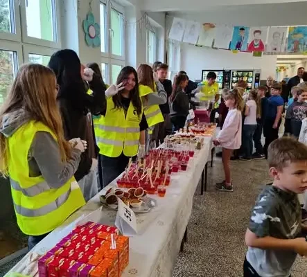 Uczniowie z Lubania zorganizowali kiermasz, by zadbać o bezpieczeństwo na drodze