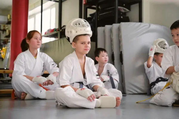 Mistrz Polski MMA i jiu-jitsu odwiedził uczniów Szkoły Podstawowej nr 2 w Lubaniu